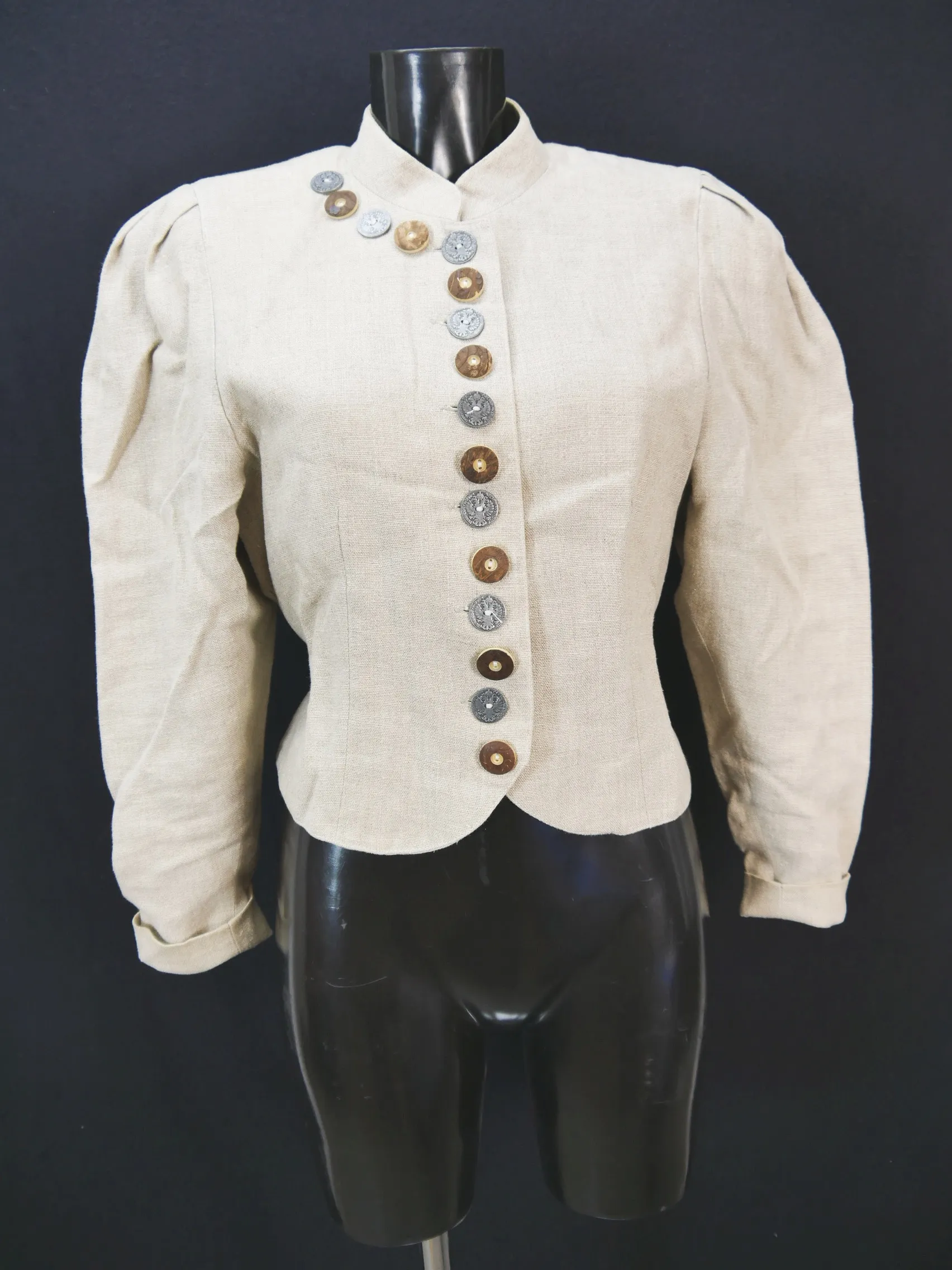Edith Moser Austria beige mit Stehkragen fesche Damen Leinen Trachtenjacke Gr.40