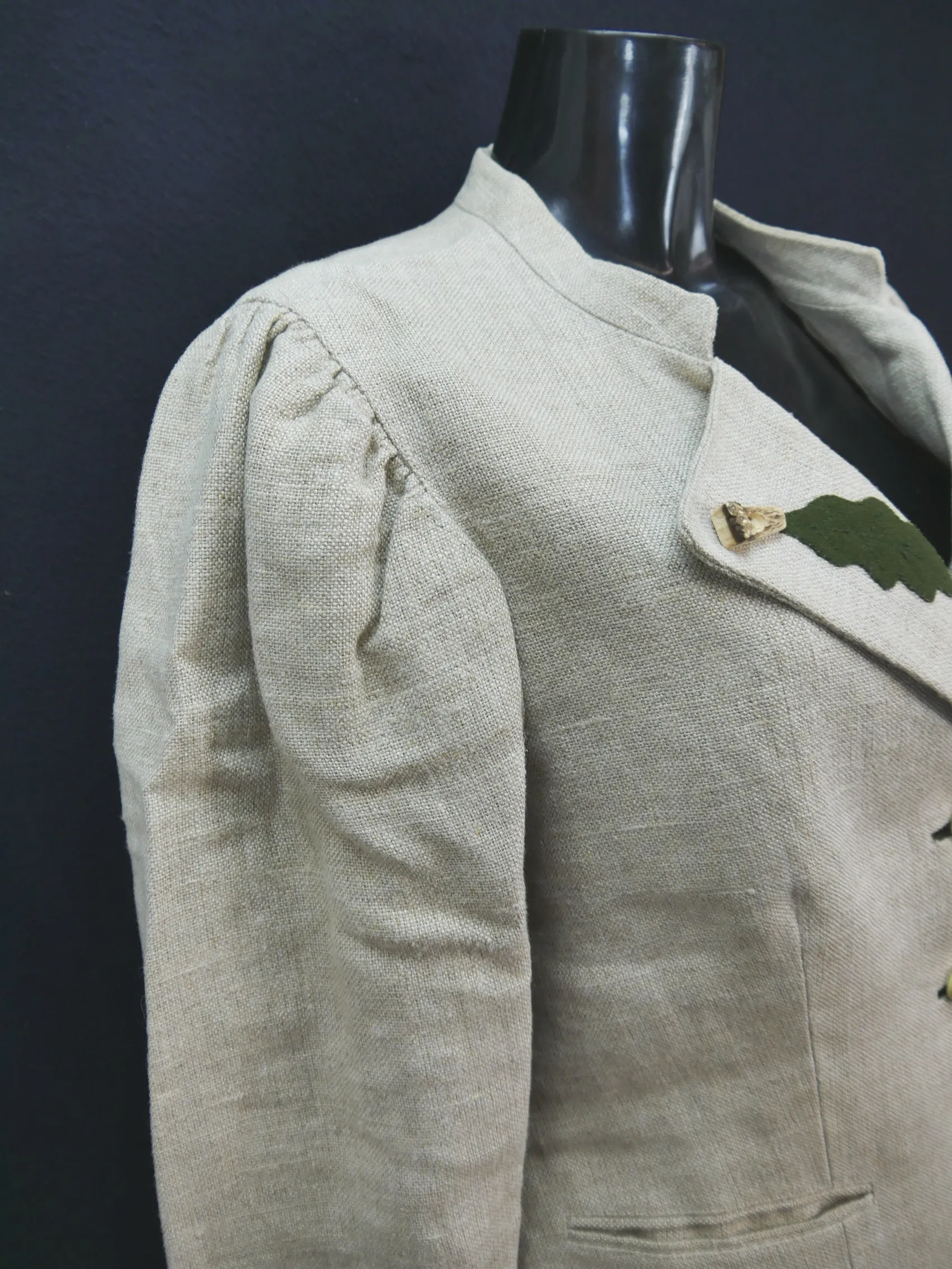 Hofer beige mit Applikation bombastische Damen Leinen Trachtenjacke Gr.40