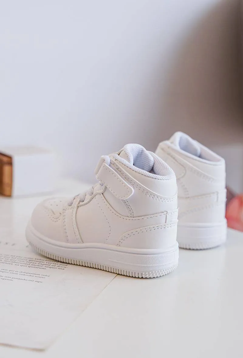 HOHE SNEAKERS MIT KRATZER