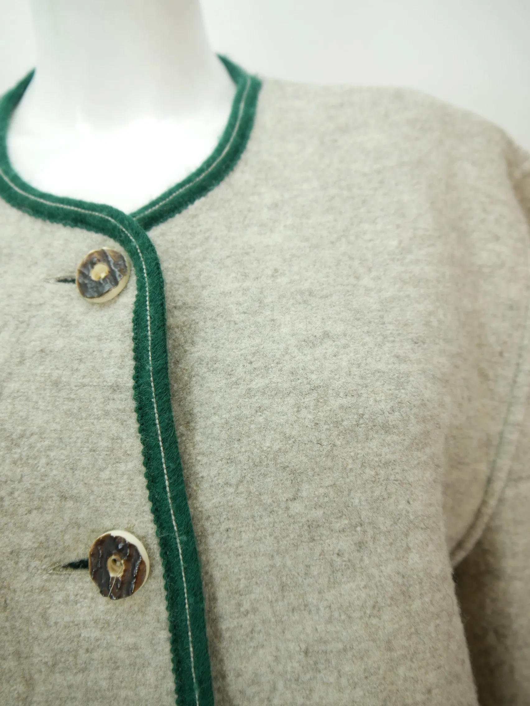 Idomeneo Austria Walker beige mit Edelweiß Stickerei Trachtenjacke Jacke Gr.36